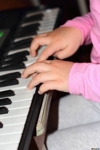 Music Lessons for Young Students - Young child learning to play the piano